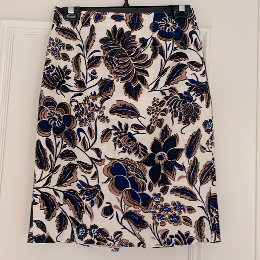 Ann Taylor floral pencil skirt, size 2